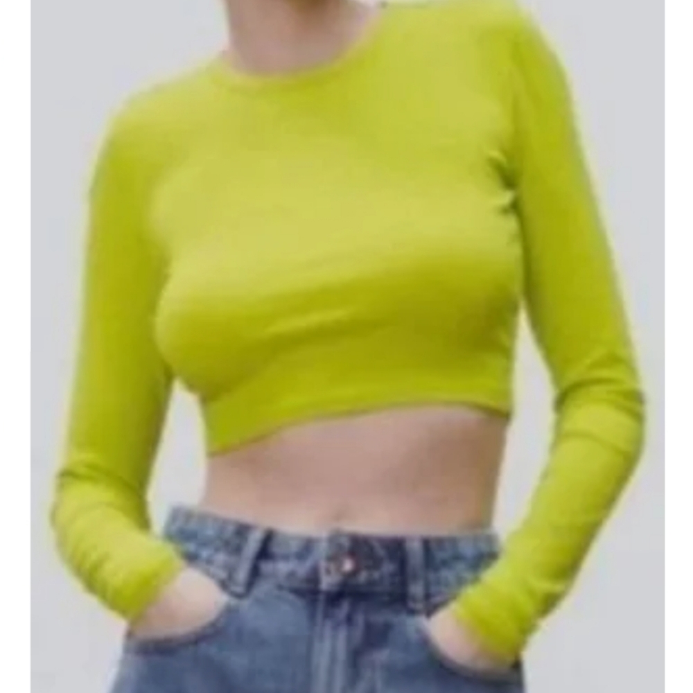 BNWOT Athletic Top with Thumb Hole